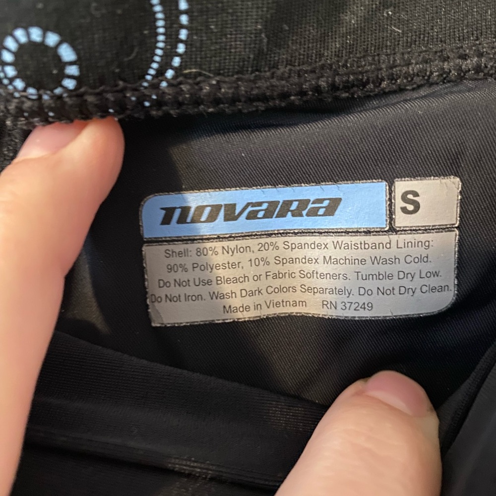 Novara Women's Black Cycling Shorts - Picture 3 of 4